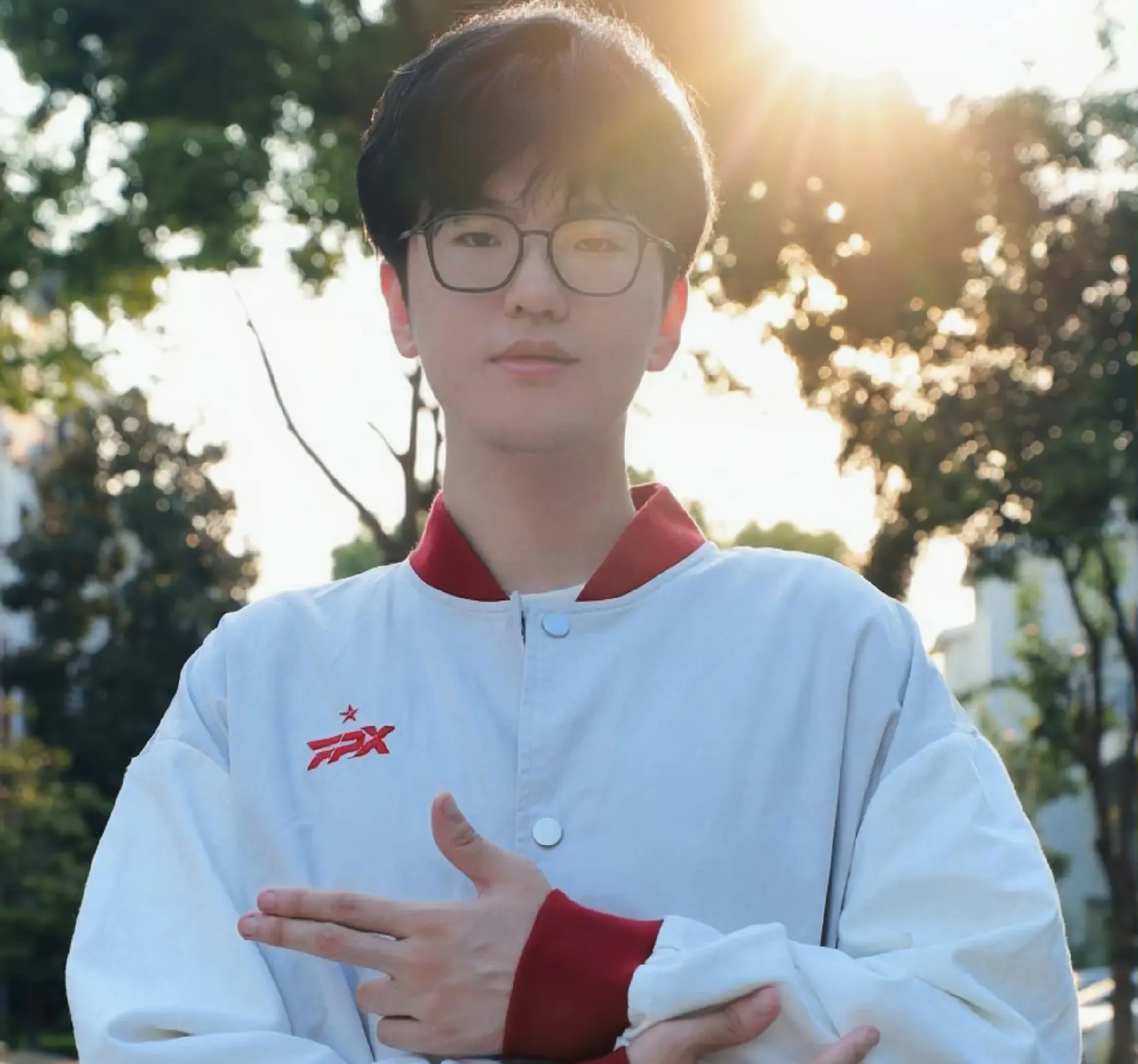 火了, 似乎在强忍, 在S