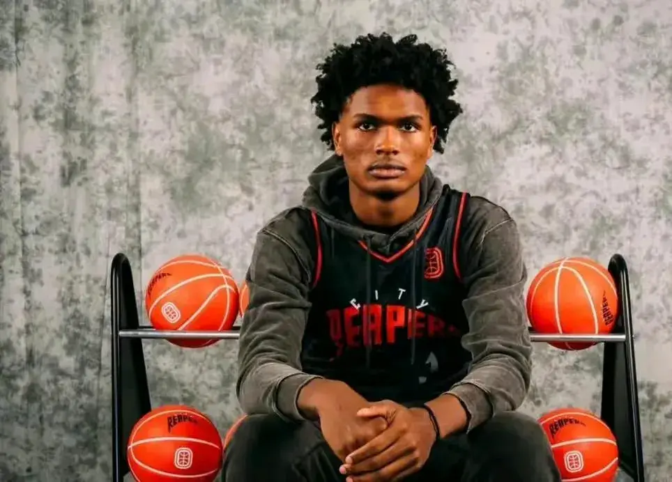 背后无疑是, 仅次于内线 背后无疑是, 仅次于内线