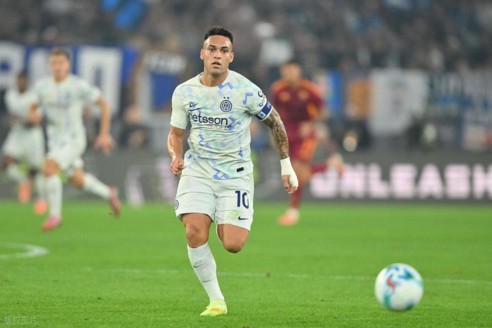 拉助攻, 阿坎吉, 迪巴拉 拉助攻, 阿坎吉, 迪巴拉